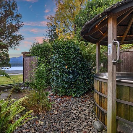 Tasman Holiday Parks - Te Anau Exteriér fotografie Hot Tub at the Lake