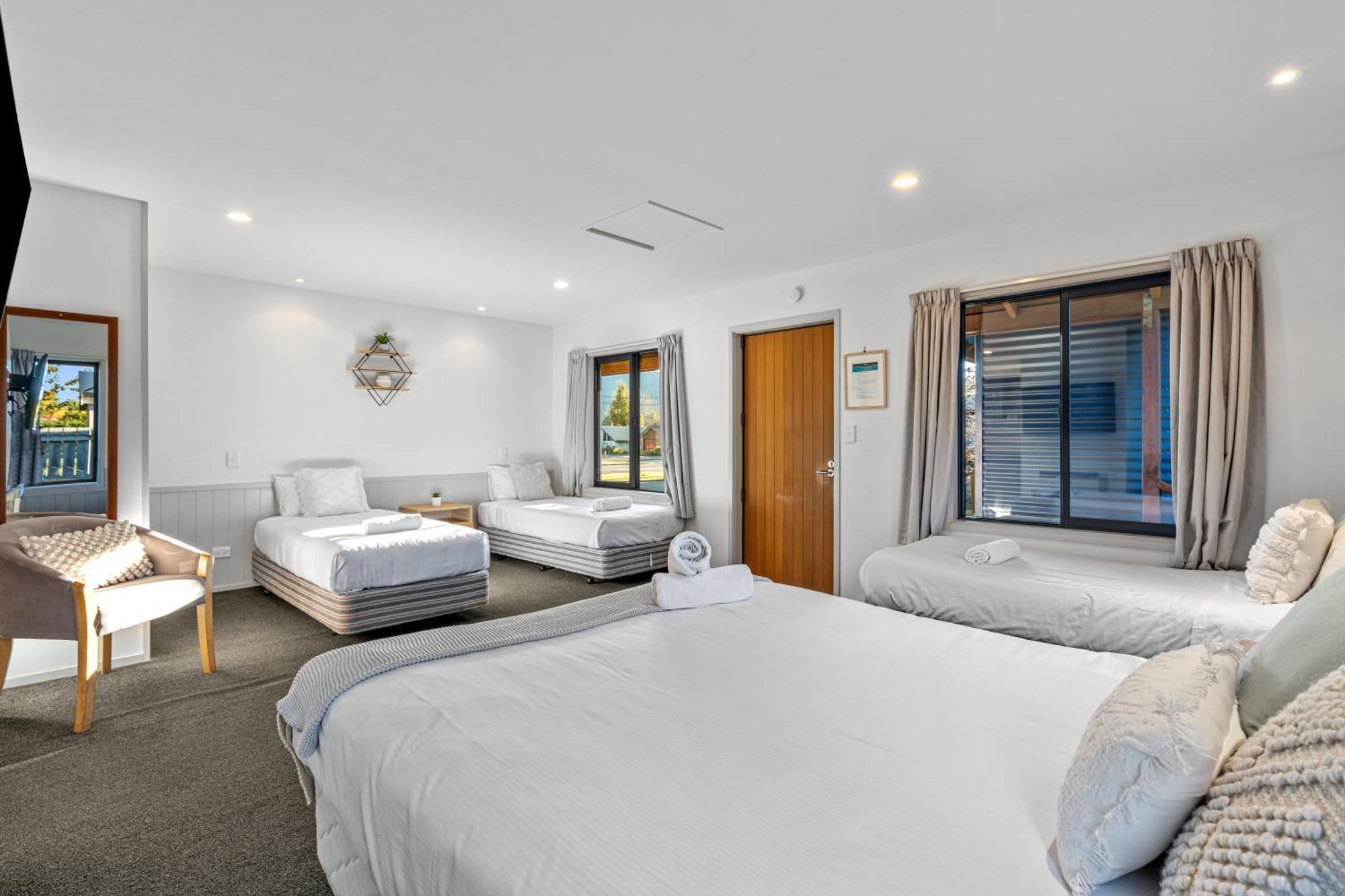 Tasman Holiday Parks - Te Anau Exteriér fotografie A typical room at the hotel