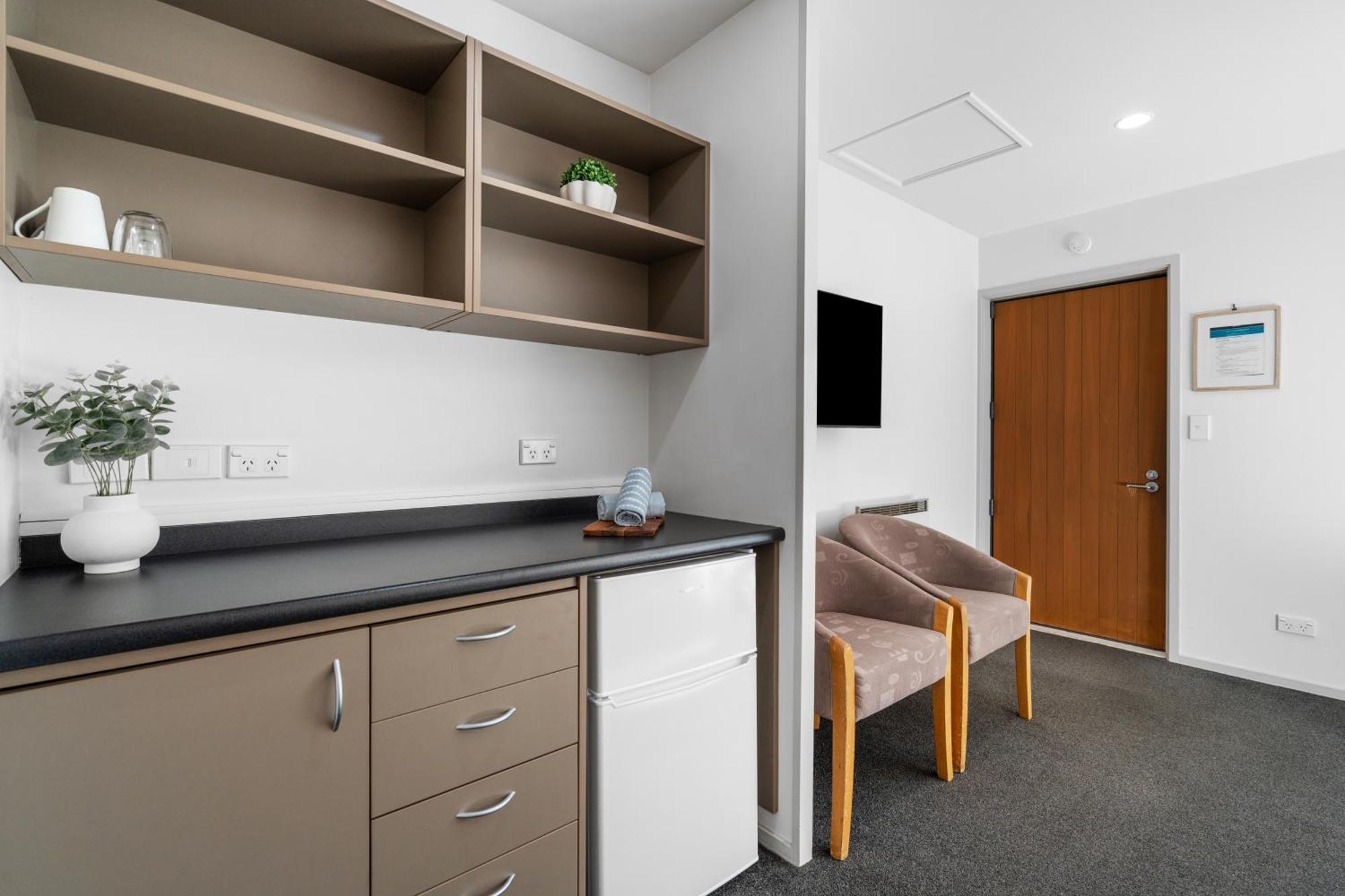 Tasman Holiday Parks - Te Anau Exteriér fotografie A typical room at the hospital
